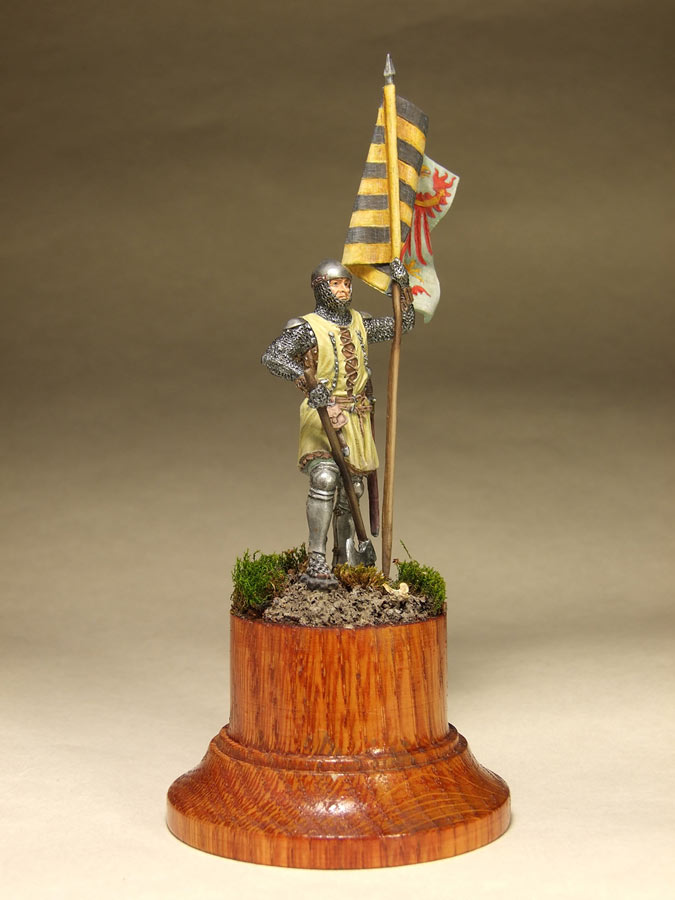 Figures: Saxon standard bearer, mid XIV century, photo #2