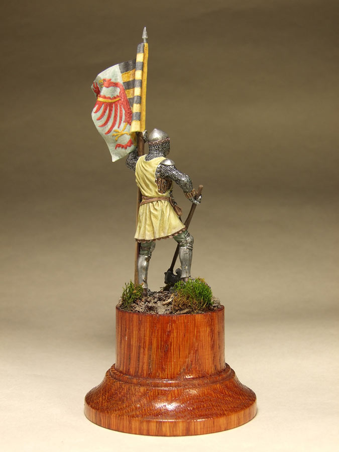 Figures: Saxon standard bearer, mid XIV century, photo #4