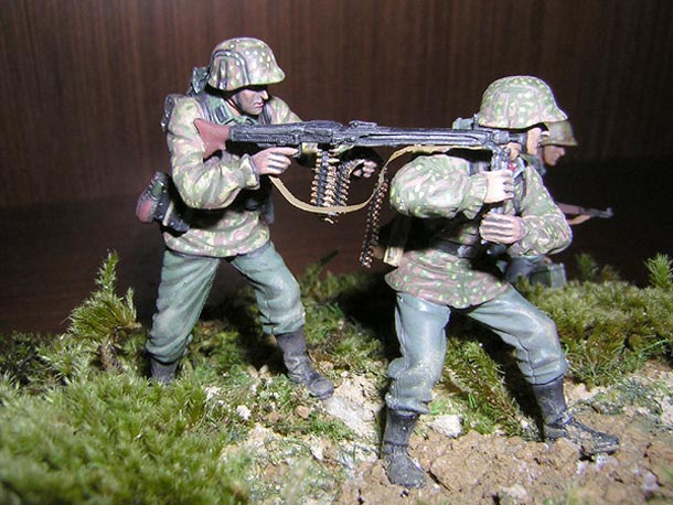 Dioramas and Vignettes: MG-42 Team