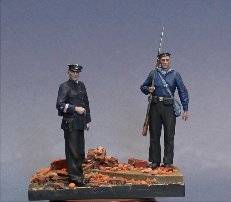 Figures: First days of the war, photo #1