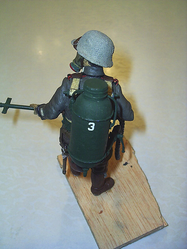 Miscellaneous: German flamethrower operator, 1918, photo #11