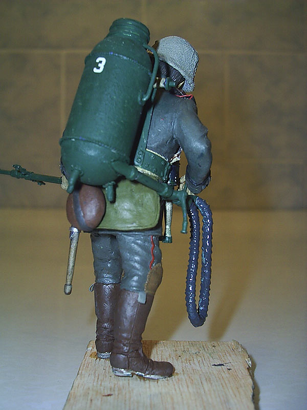 Miscellaneous: German flamethrower operator, 1918, photo #6