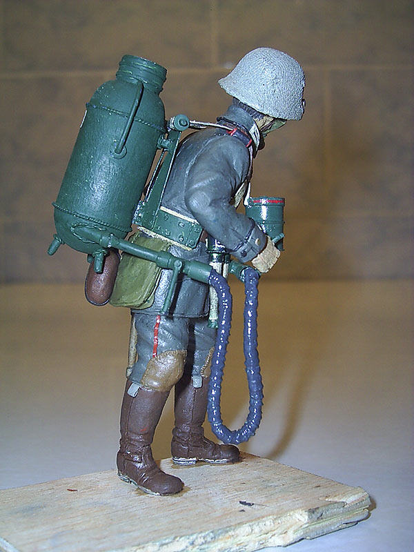Miscellaneous: German flamethrower operator, 1918, photo #7