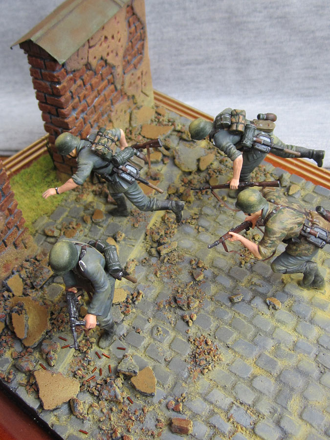 Dioramas and Vignettes: Run to Survive, photo #1