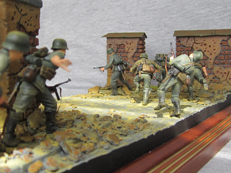 Dioramas and Vignettes: Run to Survive, photo #2