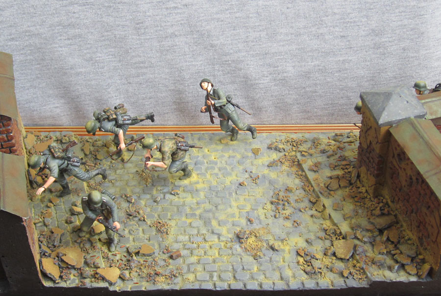 Dioramas and Vignettes: Run to Survive, photo #4