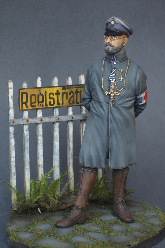 Figures: German army chaplain, photo #2