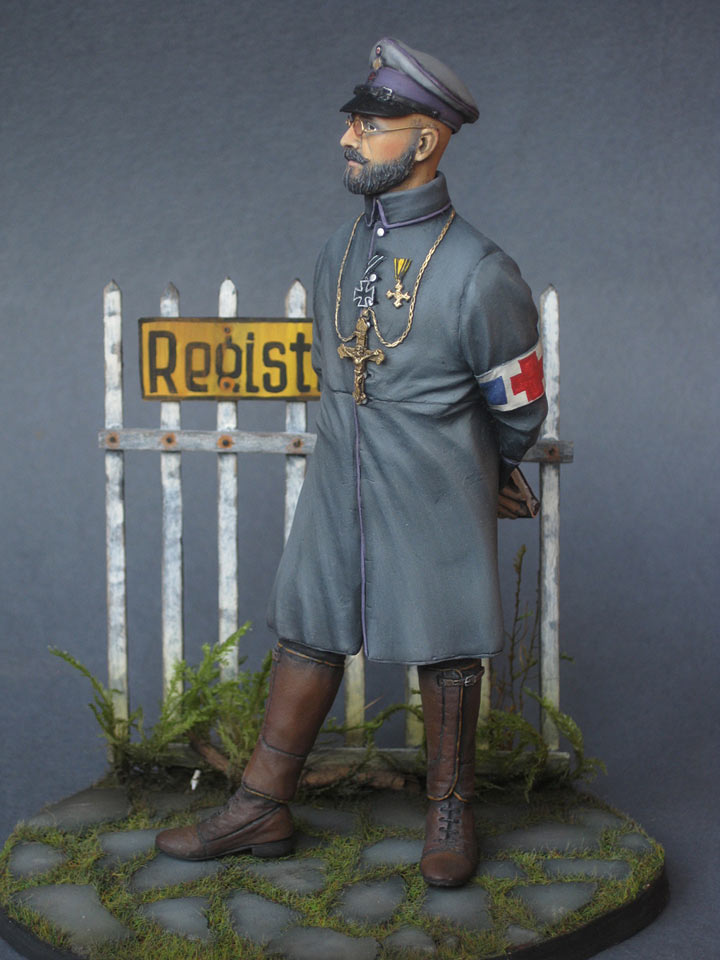 Figures: German army chaplain, photo #3