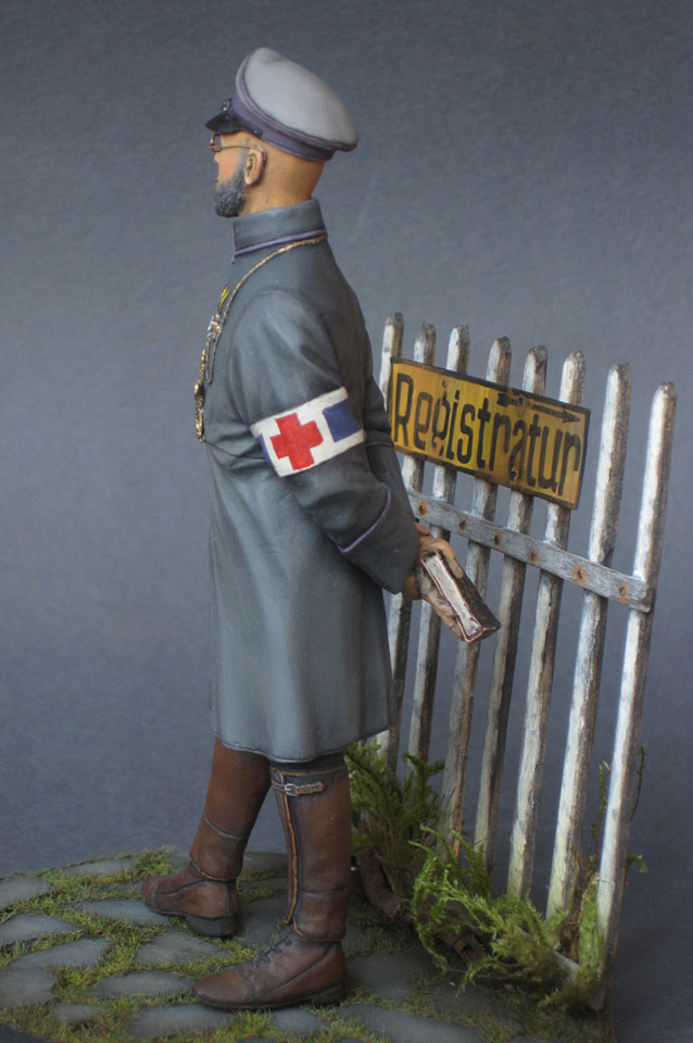 Figures: German army chaplain, photo #4