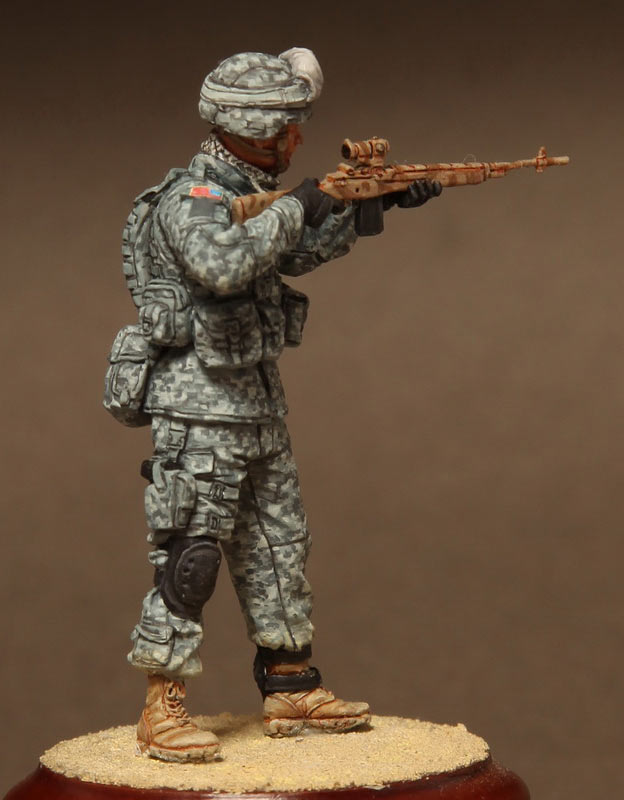 Figures: U.S. sniper with M14, photo #3