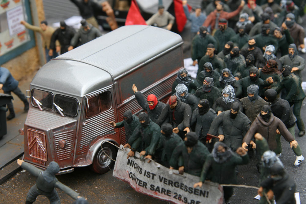 Training Grounds: Riot on the street. Frankfurt-am-Main, 1986, photo #1