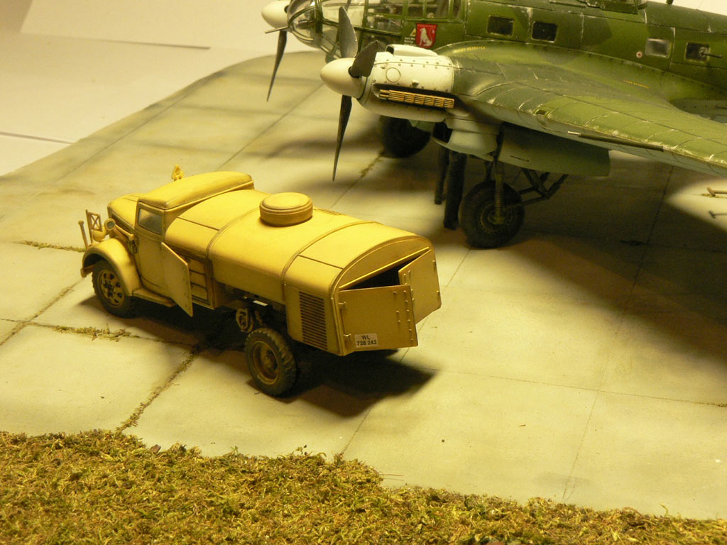 Dioramas and Vignettes: Airfield, photo #10