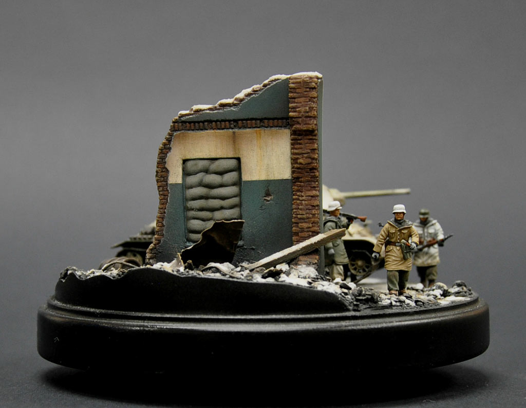 Dioramas and Vignettes: From hands to hands, photo #9