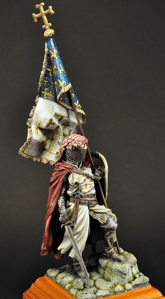 Figures: Standard bearer of Charles I of Naples, photo #1