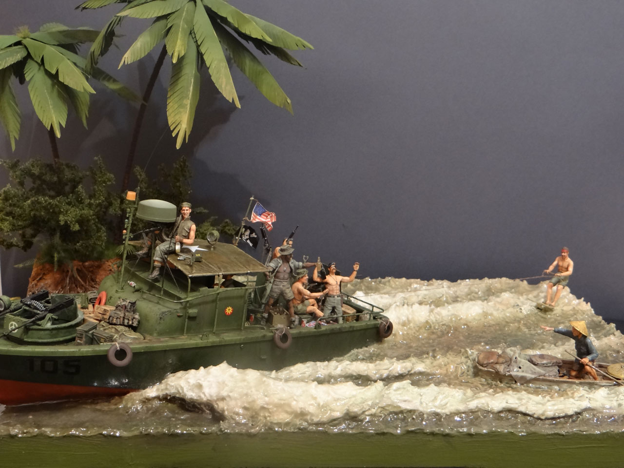 Dioramas and Vignettes: Catch the wave!, photo #1
