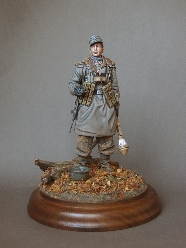 Figures: SS Scharfuehrer, photo #1