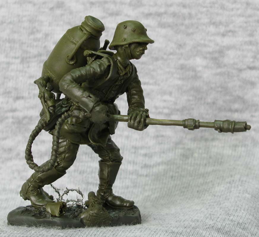 Sculpture: German flamethrower operator, WWI, photo #1