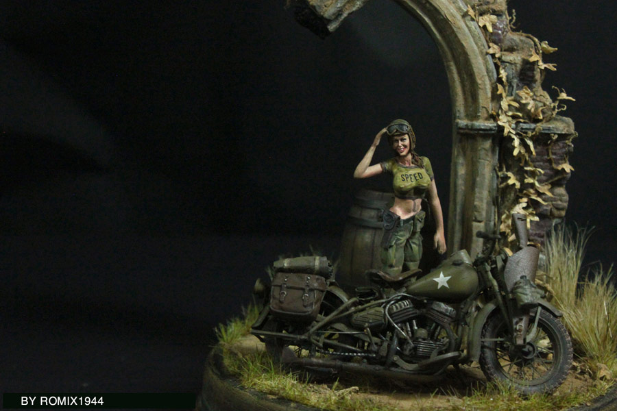 Dioramas and Vignettes: Biker girl, photo #1