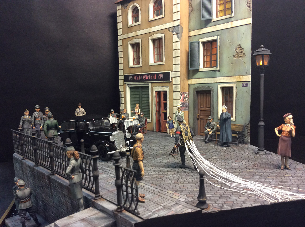 Dioramas and Vignettes: The return of the fixed-post spy, photo #10