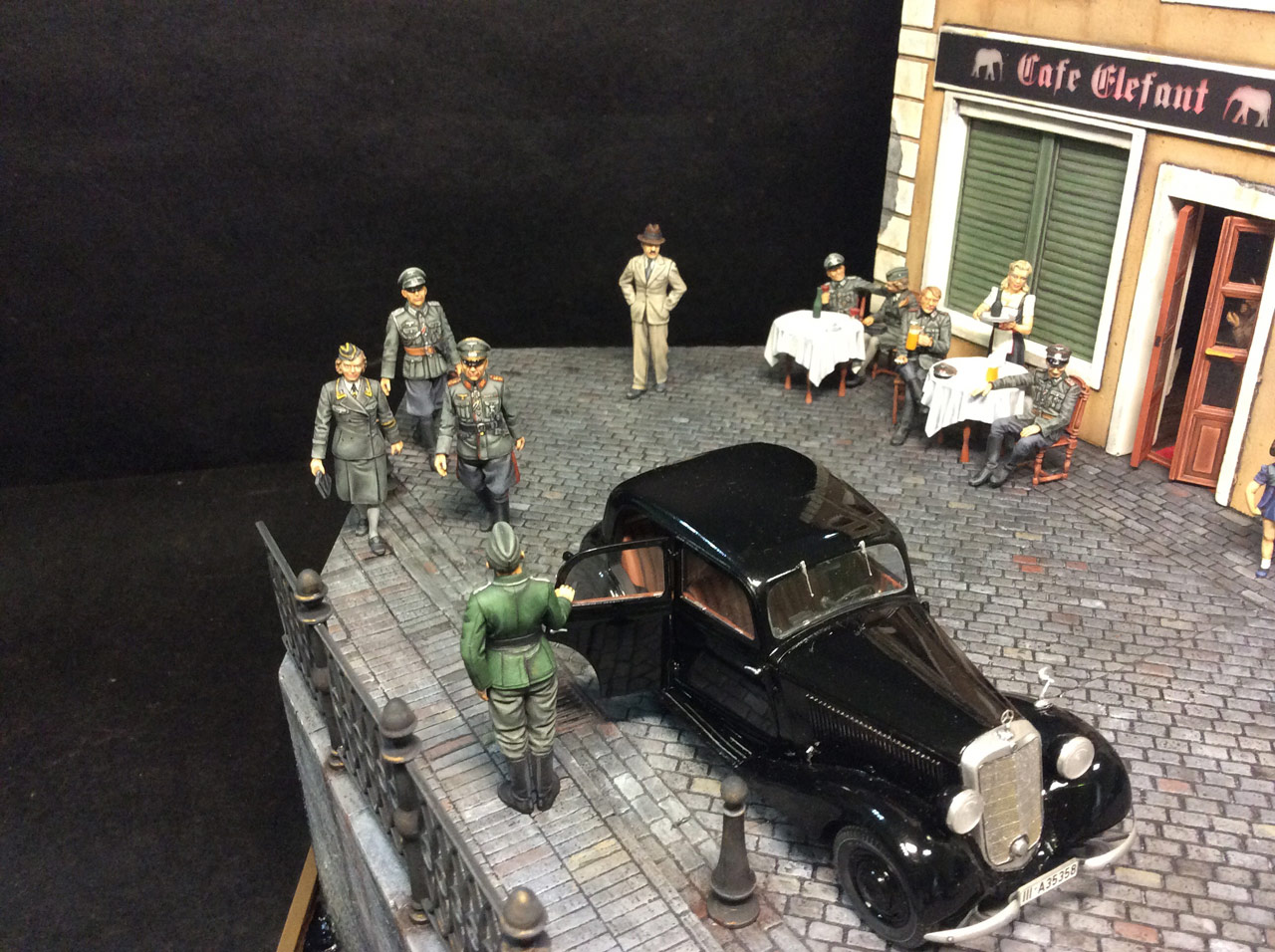 Dioramas and Vignettes: The return of the fixed-post spy, photo #12