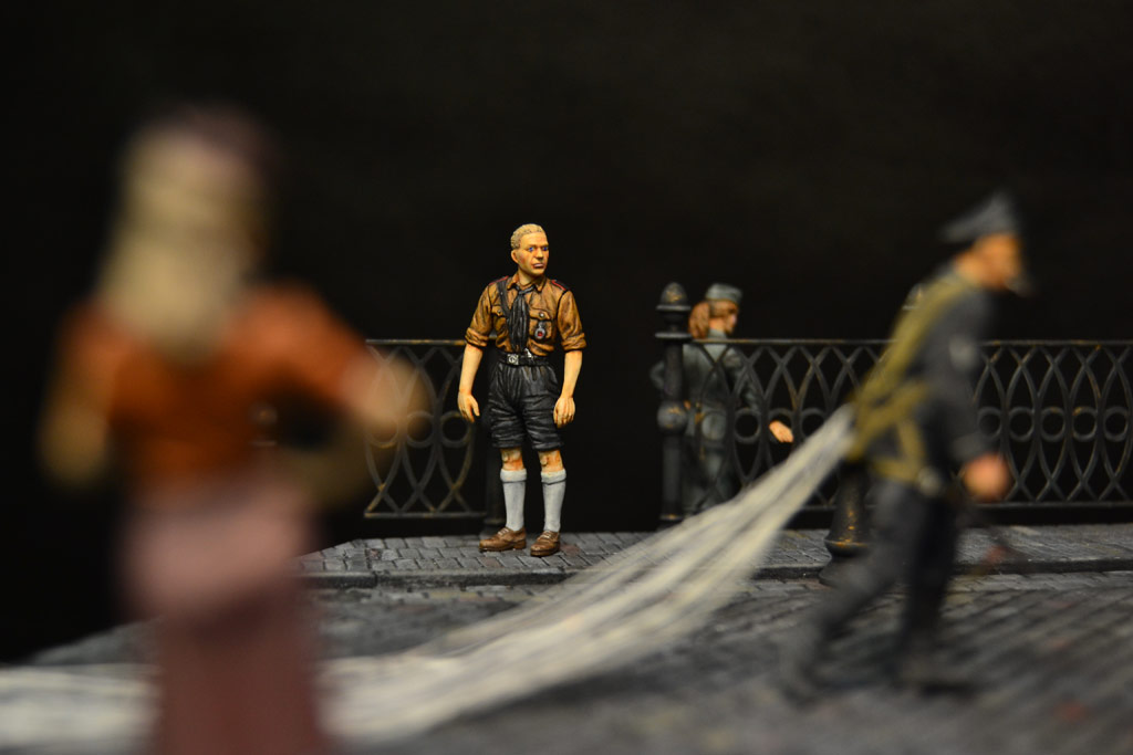 Dioramas and Vignettes: The return of the fixed-post spy, photo #18