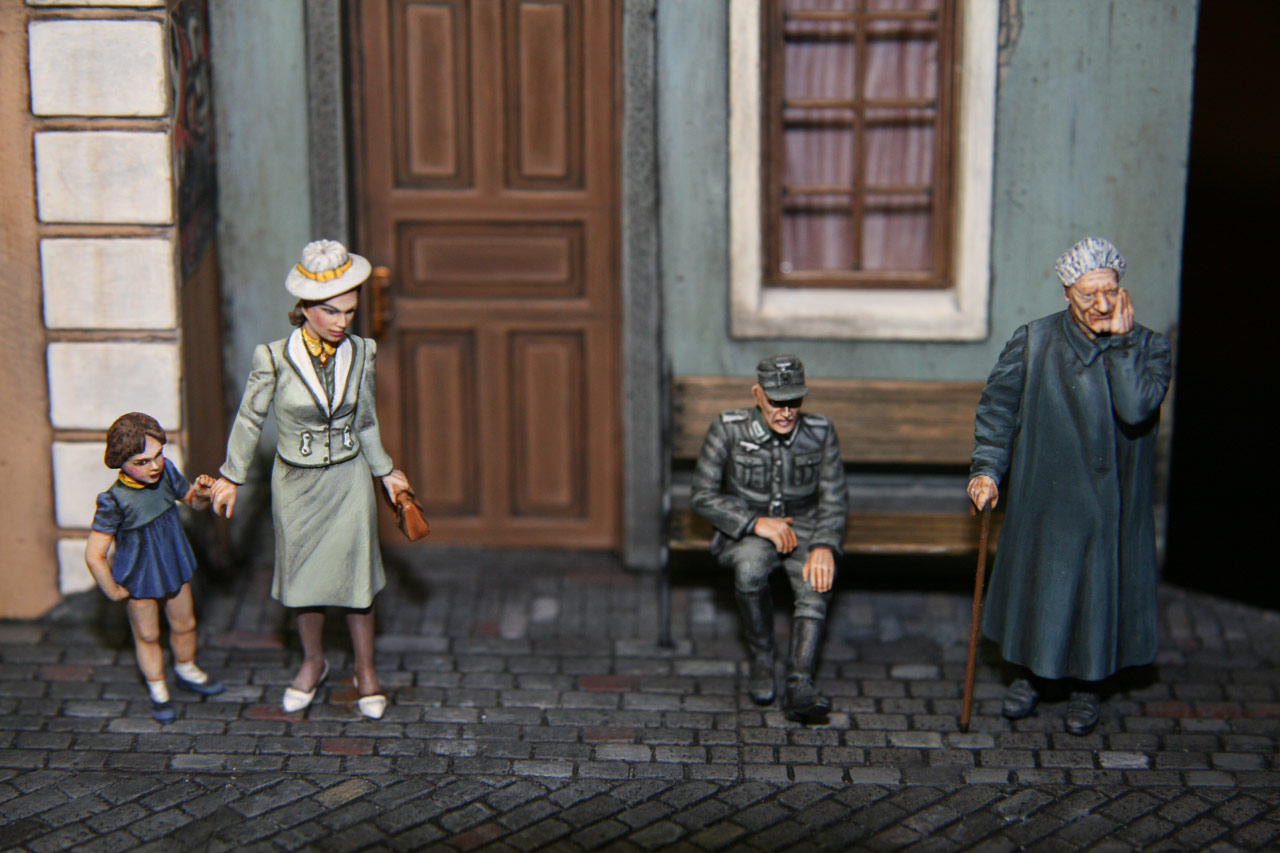Dioramas and Vignettes: The return of the fixed-post spy, photo #24