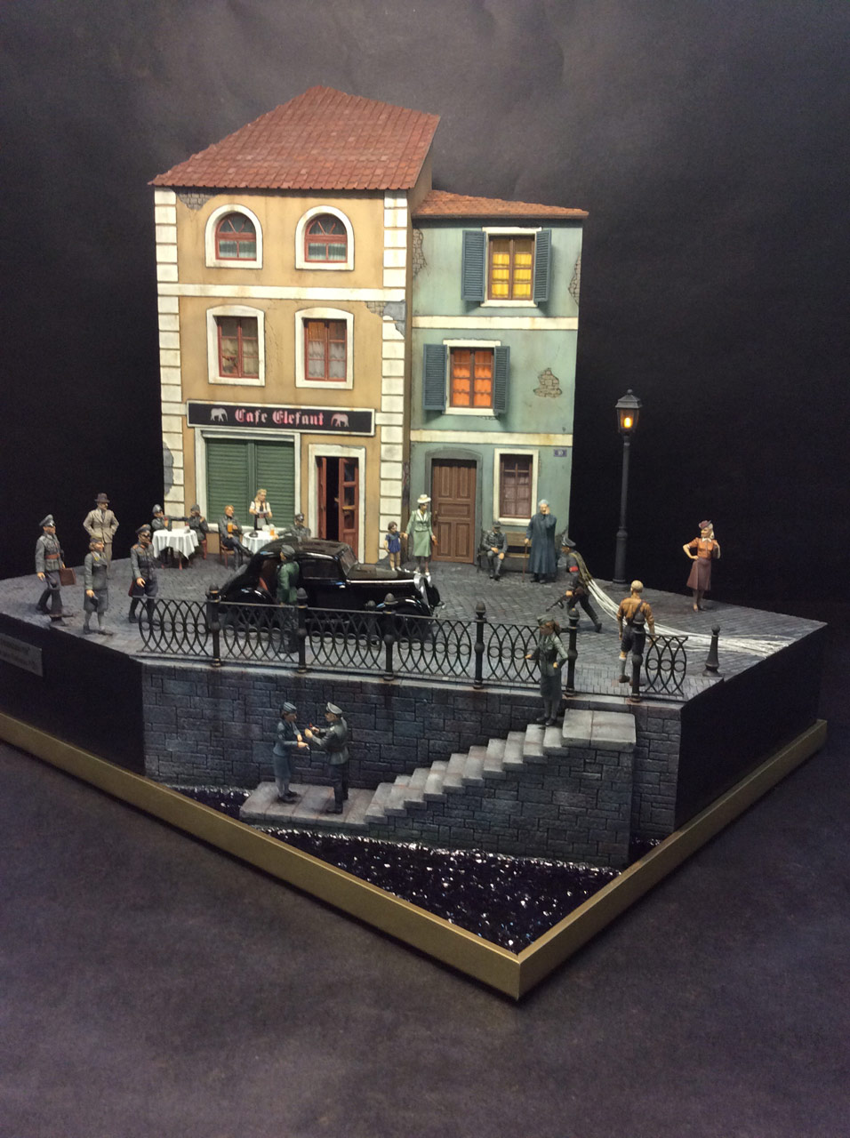 Dioramas and Vignettes: The return of the fixed-post spy, photo #4