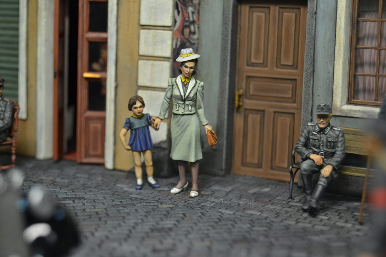 Dioramas and Vignettes: The return of the fixed-post spy, photo #8