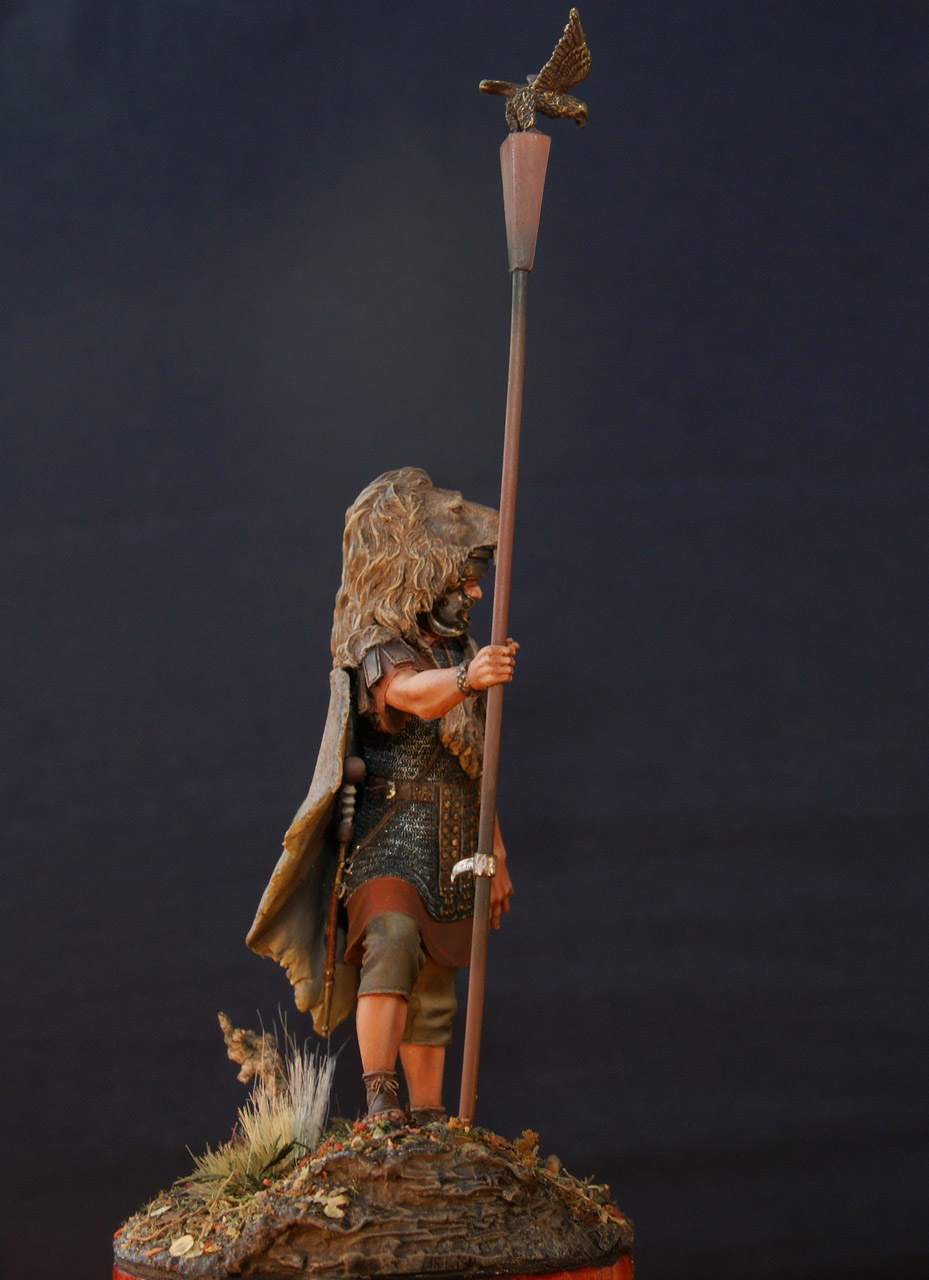 Figures: Standard bearer of the Legion, photo #6