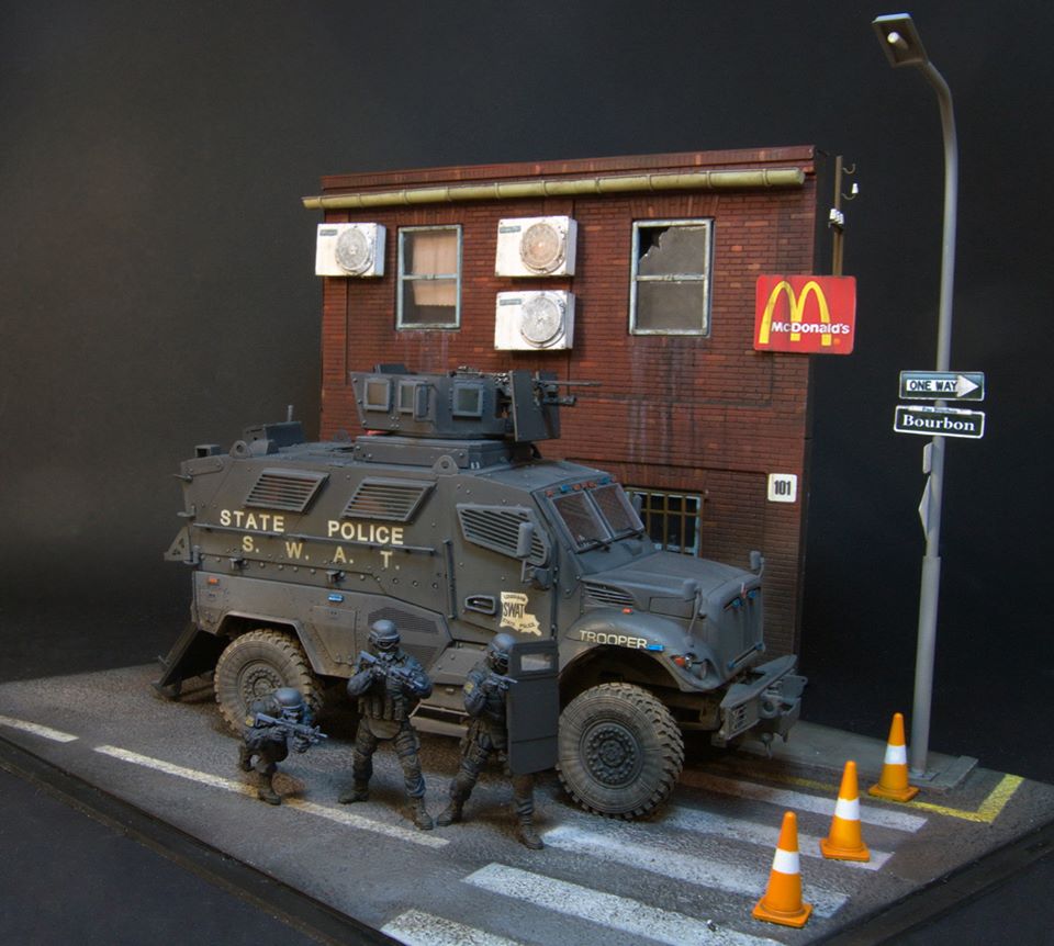 Dioramas and Vignettes: S.W.A.T., photo #1