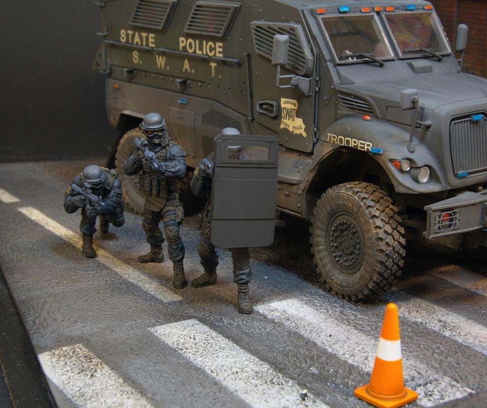 Dioramas and Vignettes: S.W.A.T., photo #14