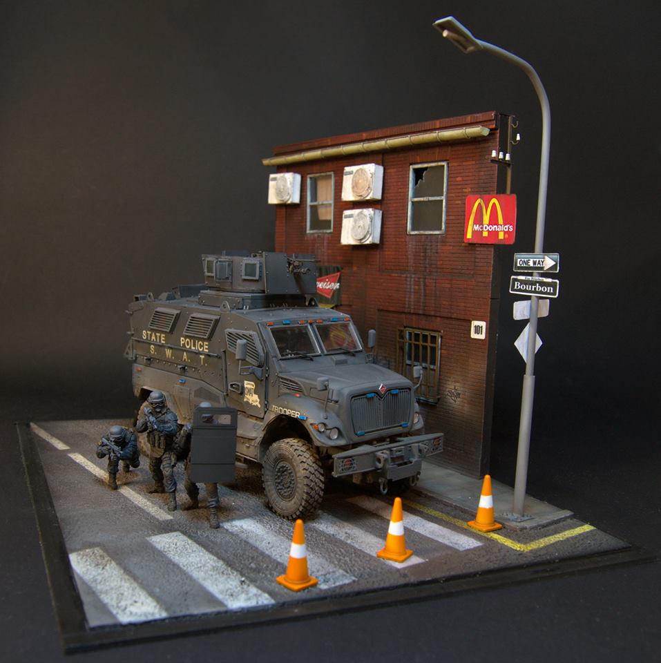 Dioramas and Vignettes: S.W.A.T., photo #2