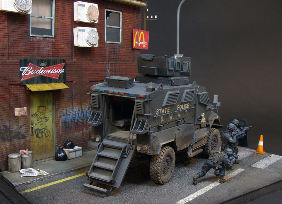 Dioramas and Vignettes: S.W.A.T., photo #4