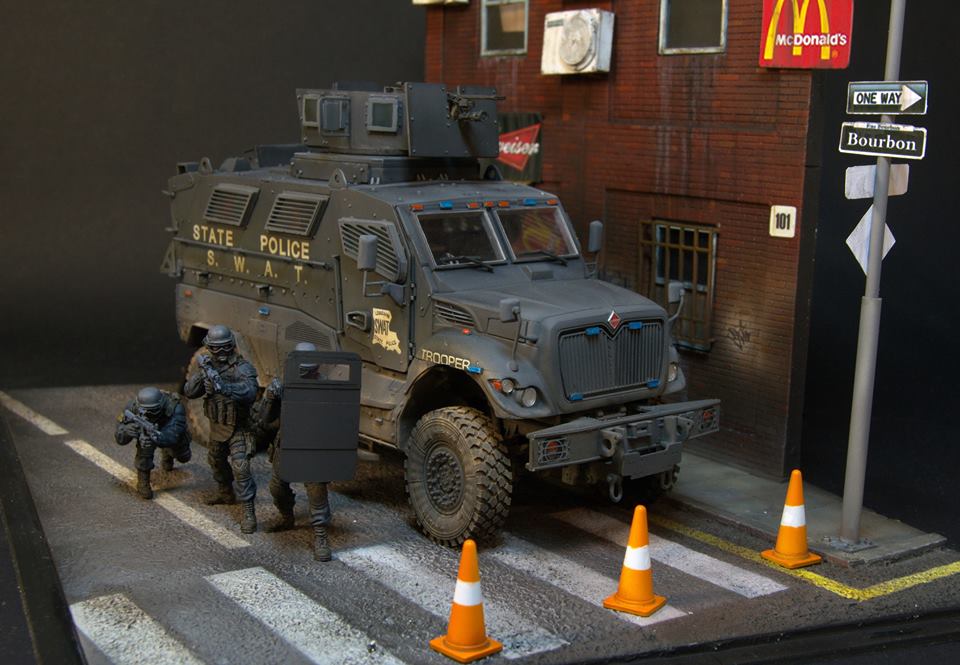 Dioramas and Vignettes: S.W.A.T., photo #6