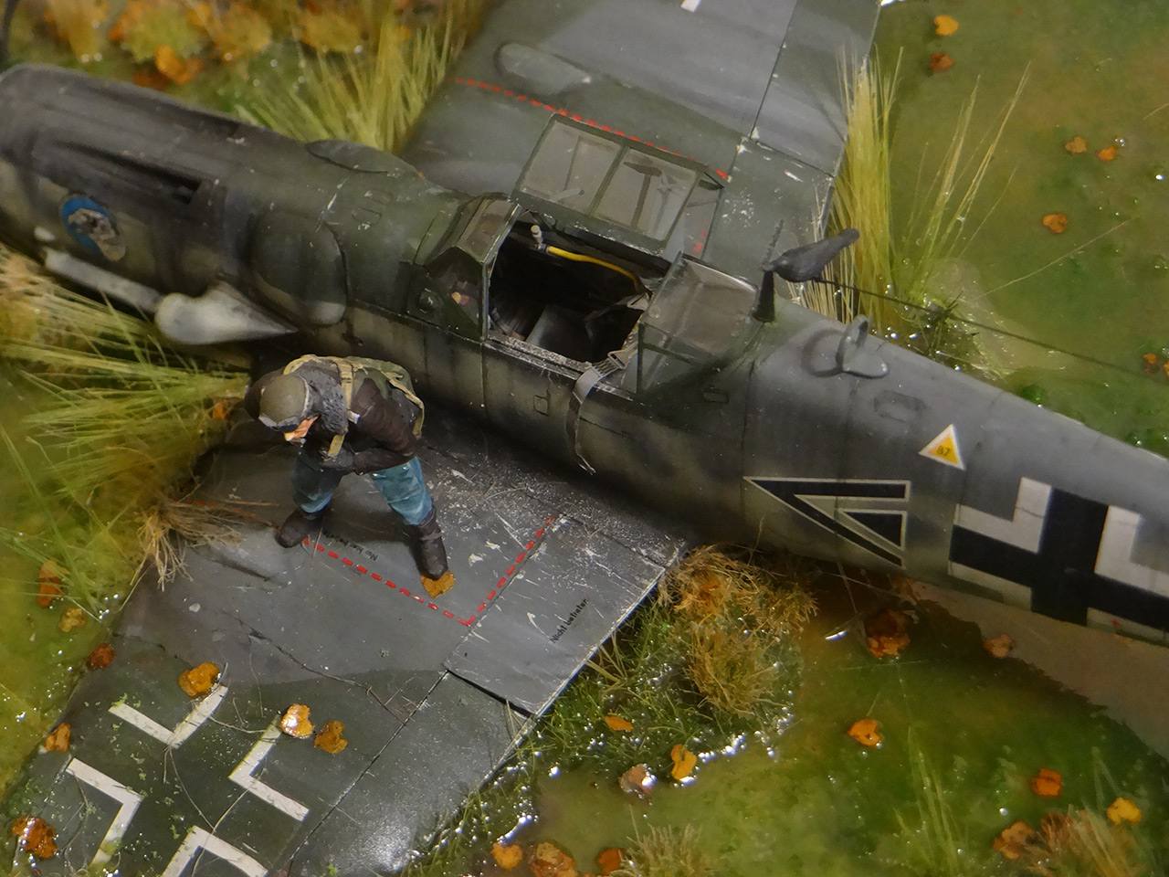 Dioramas and Vignettes: Shot down pilot, photo #15