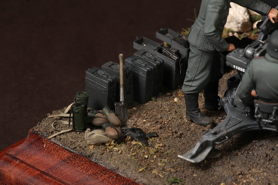 Dioramas and Vignettes:  FlaK 38 crew, photo #26