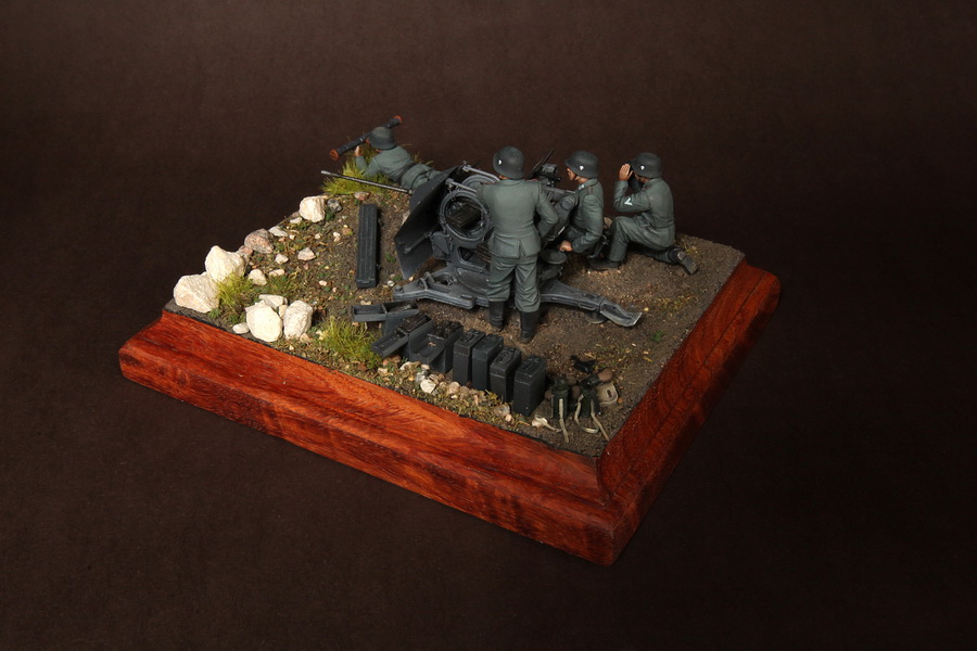 Dioramas and Vignettes:  FlaK 38 crew, photo #4