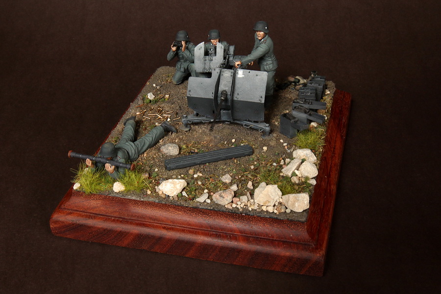 Dioramas and Vignettes:  FlaK 38 crew, photo #8