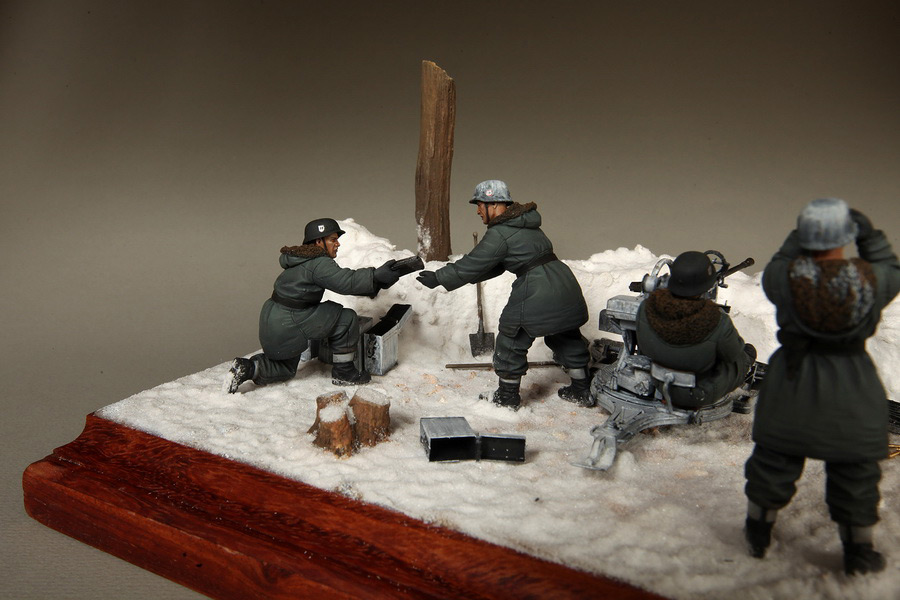 Dioramas and Vignettes: Waffen-SS FlaK-38 crew, photo #20