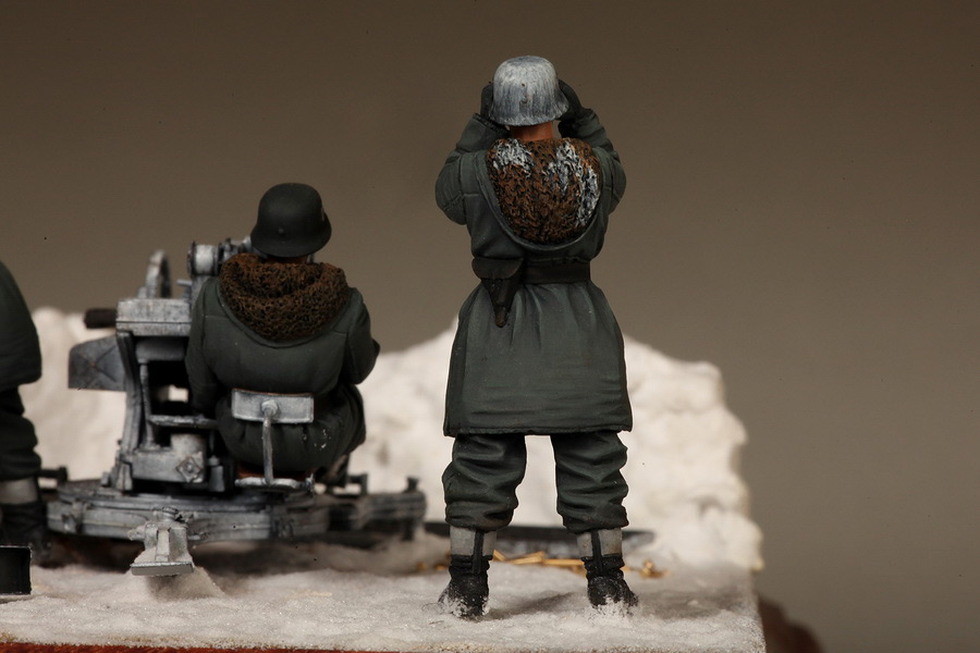 Dioramas and Vignettes: Waffen-SS FlaK-38 crew, photo #25