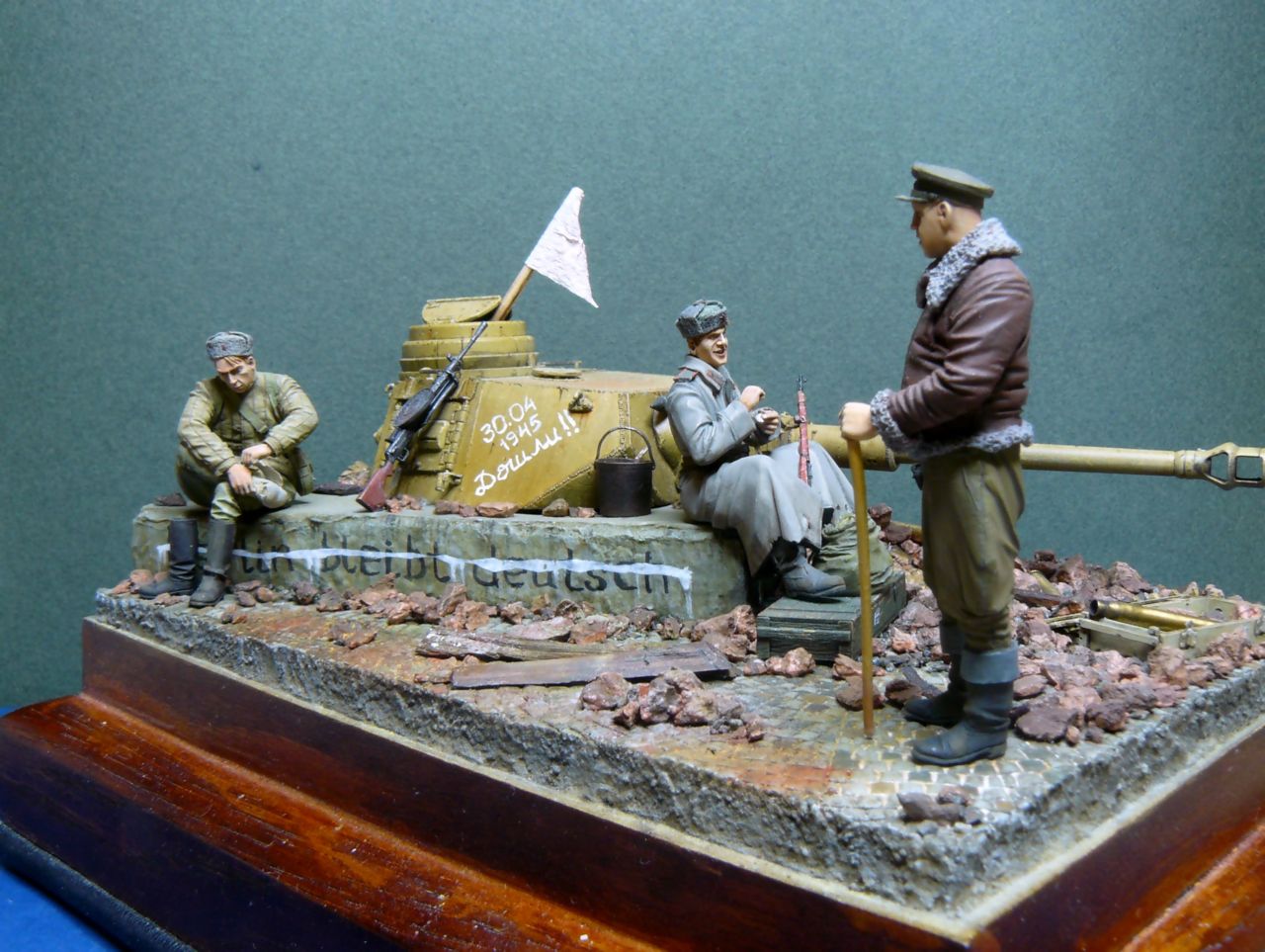 Dioramas and Vignettes: First minutes of silence, photo #5