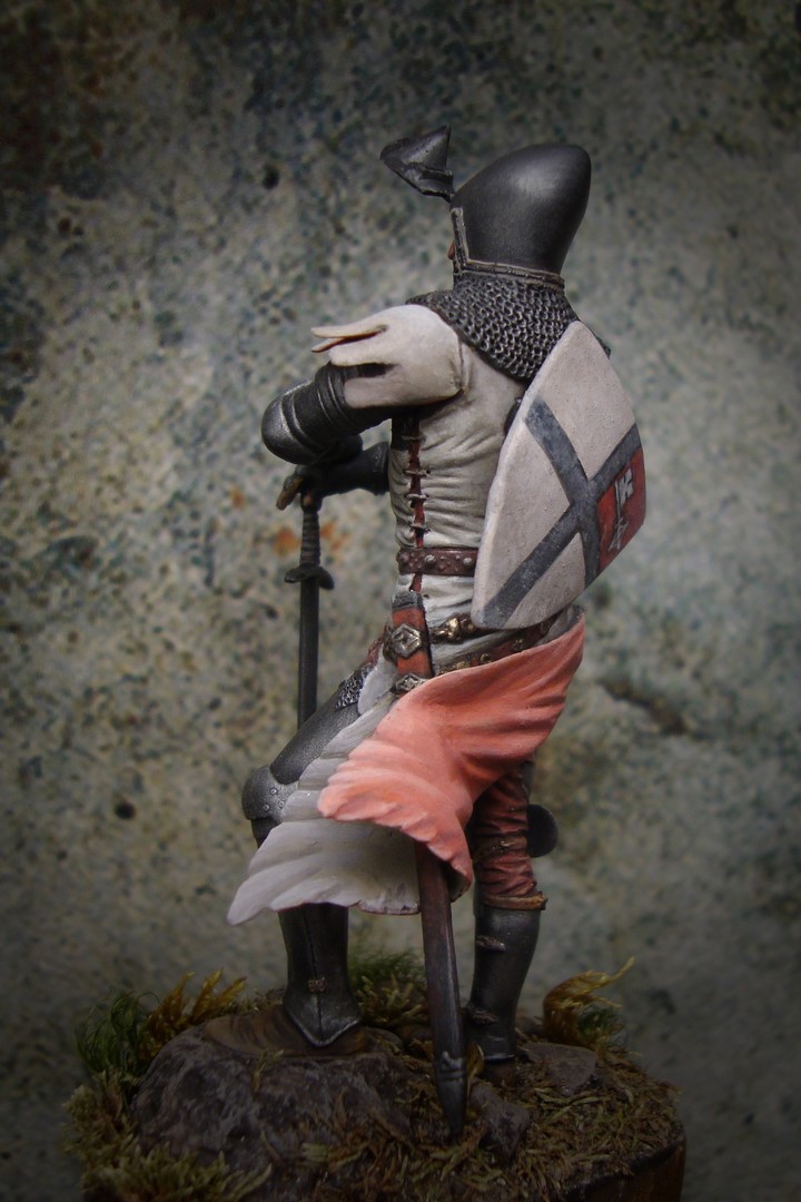 Figures: Teutonic knight, XIV cent., photo #5