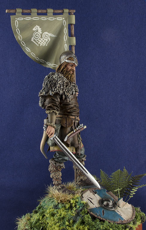 Figures: Viking standard-bearer, photo #5