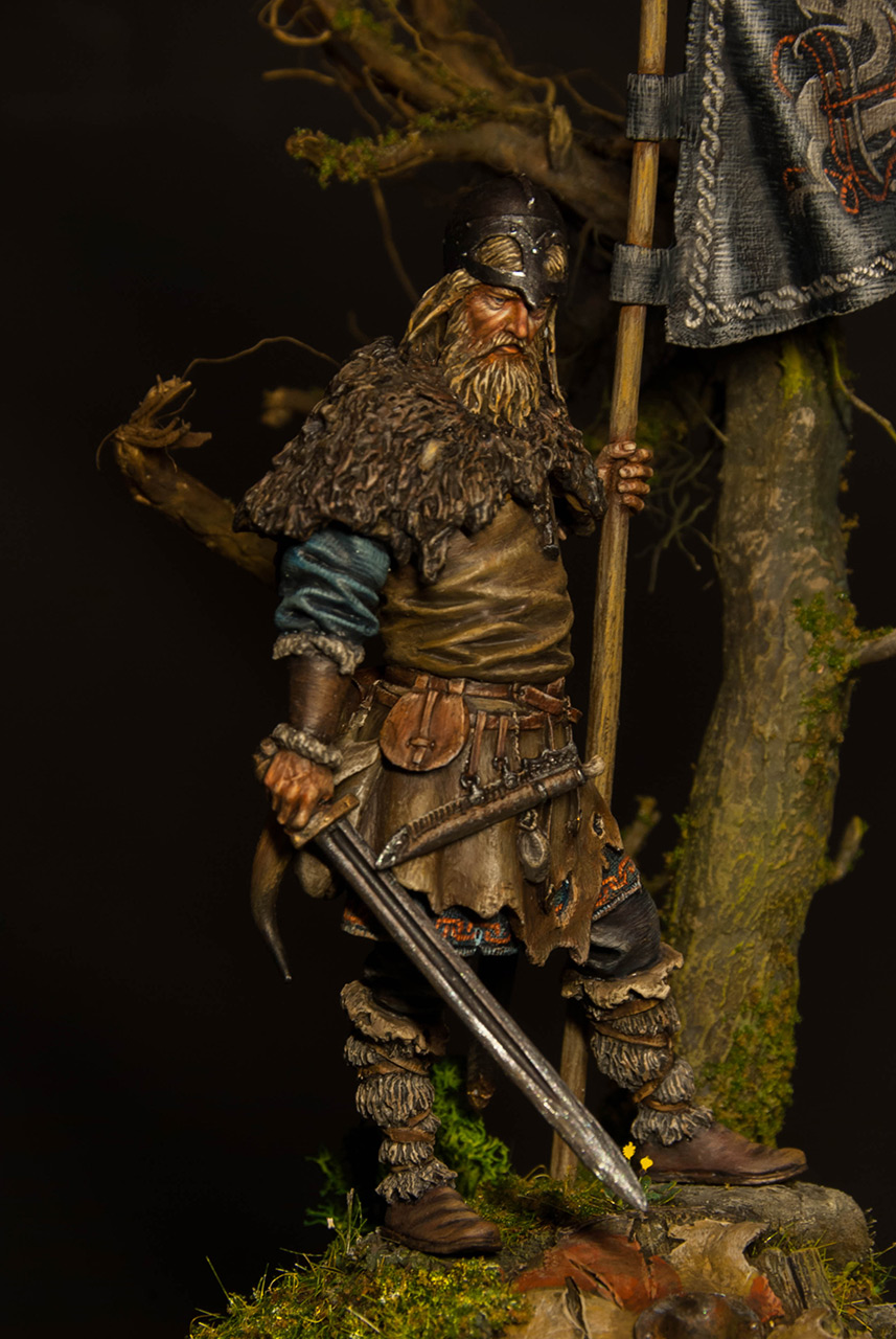 Figures: Viking with standard, photo #7