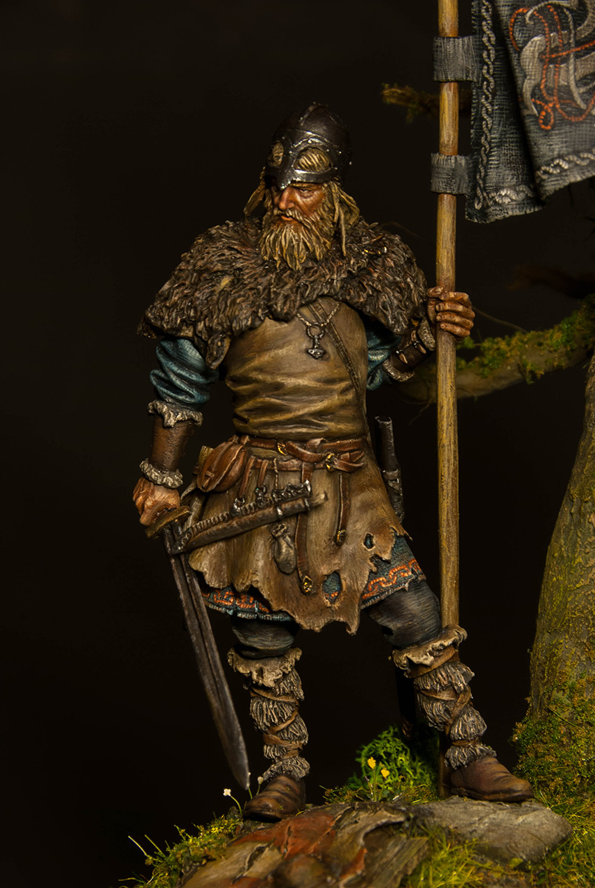 Figures: Viking with standard, photo #8