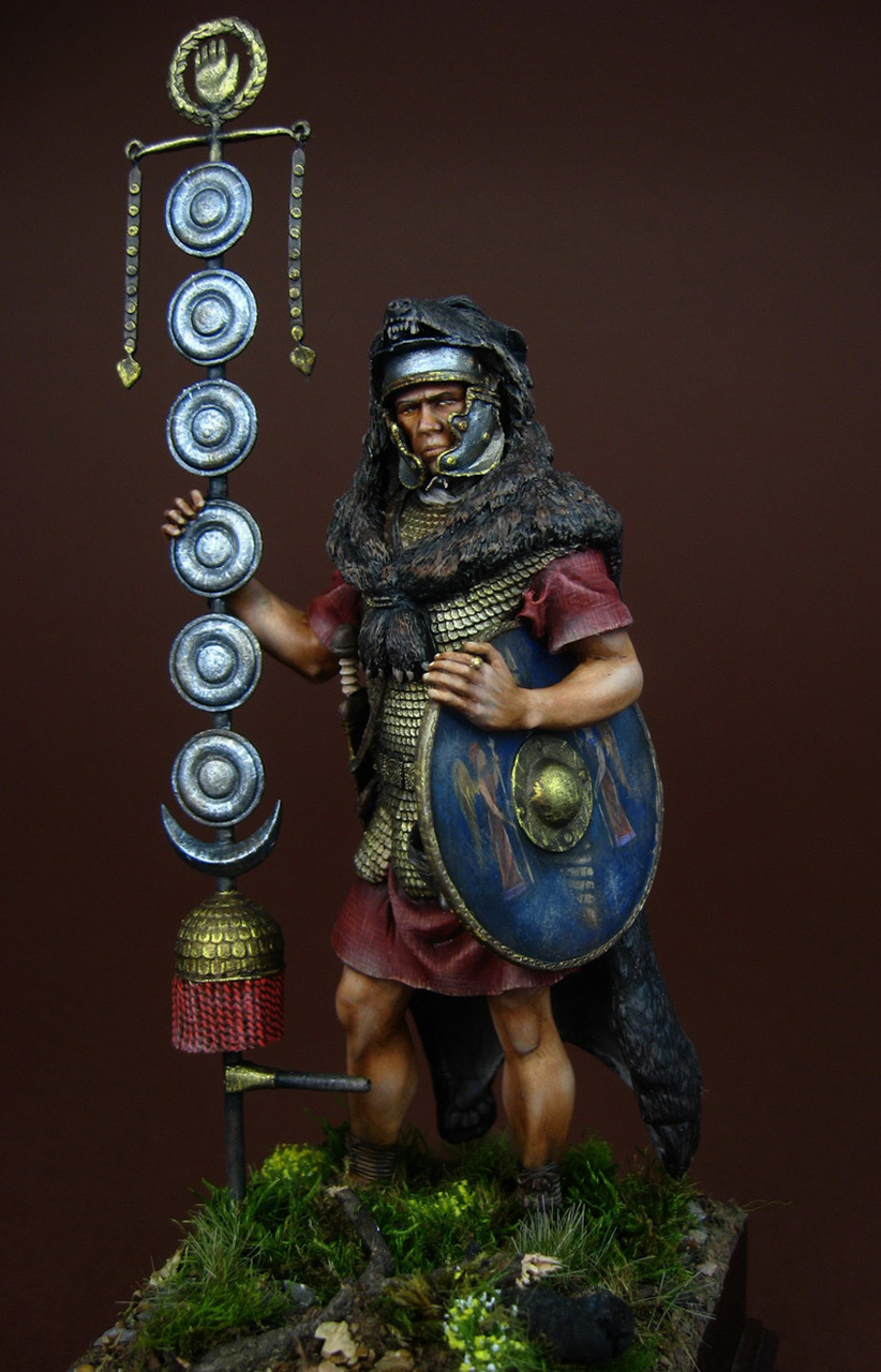 Figures: Roman Signifer, photo #8