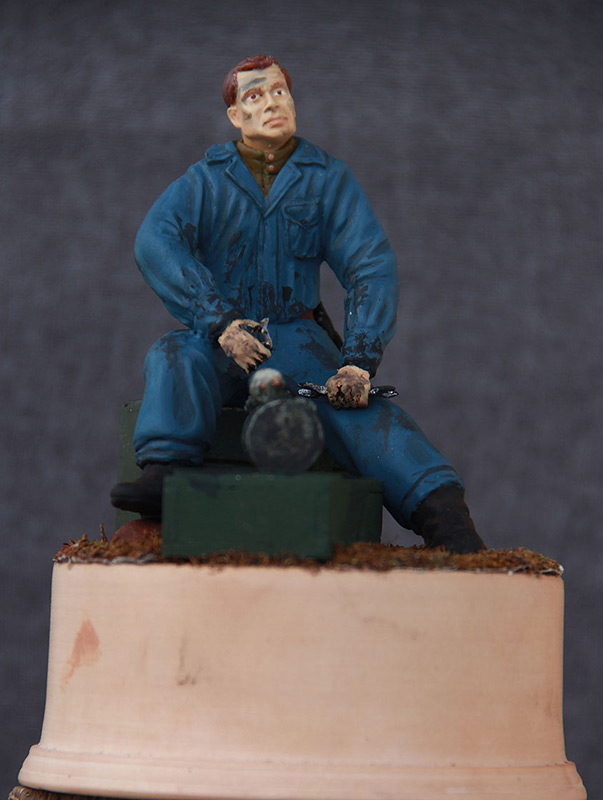 Sculpture: Soviet tank crewman, photo #1