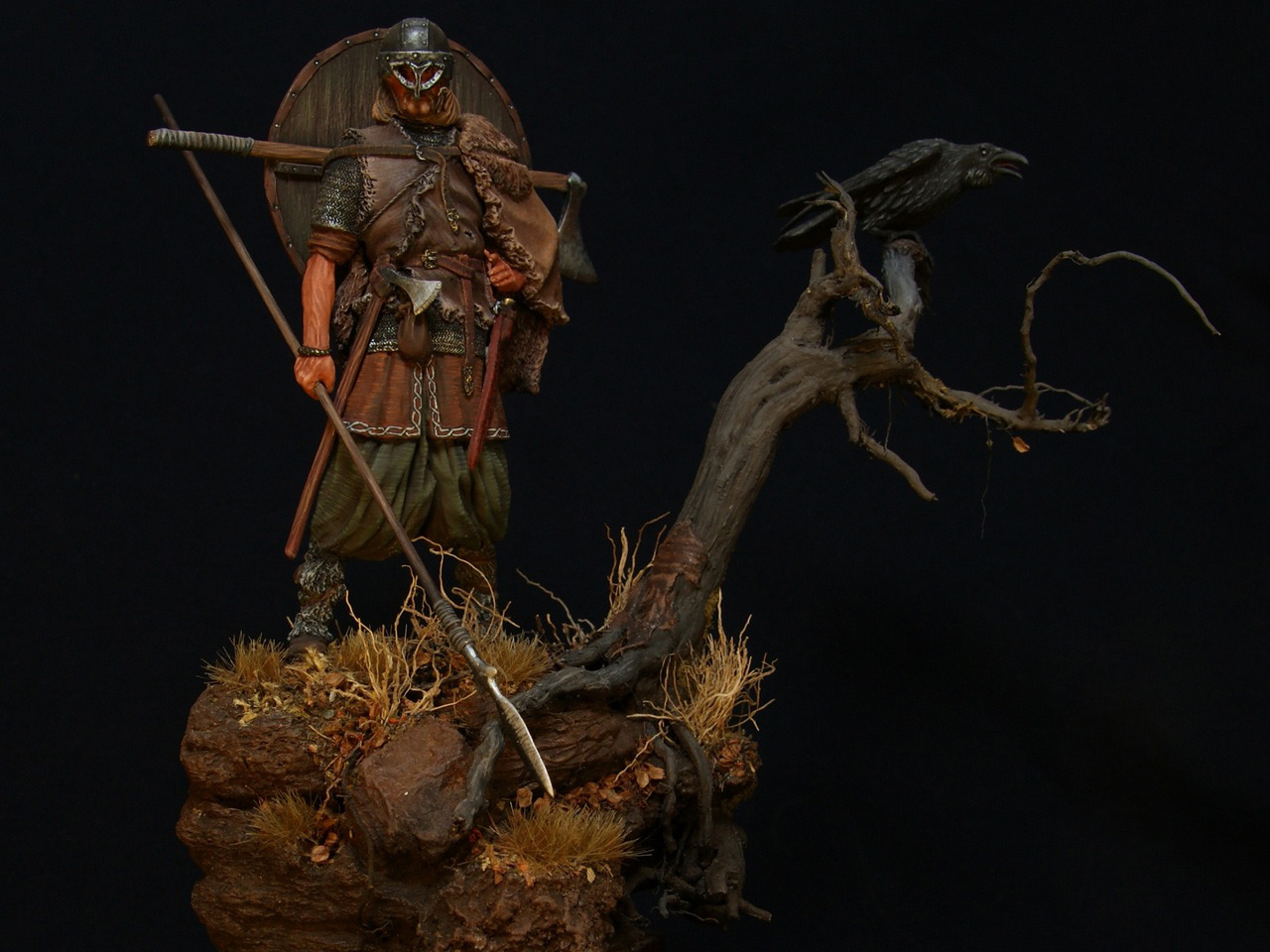 Figures: Viking with raven, photo #1