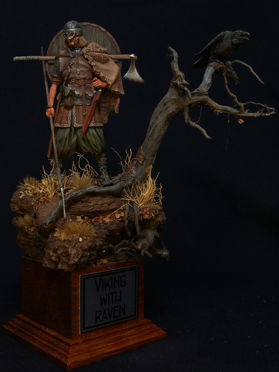 Figures: Viking with raven, photo #2