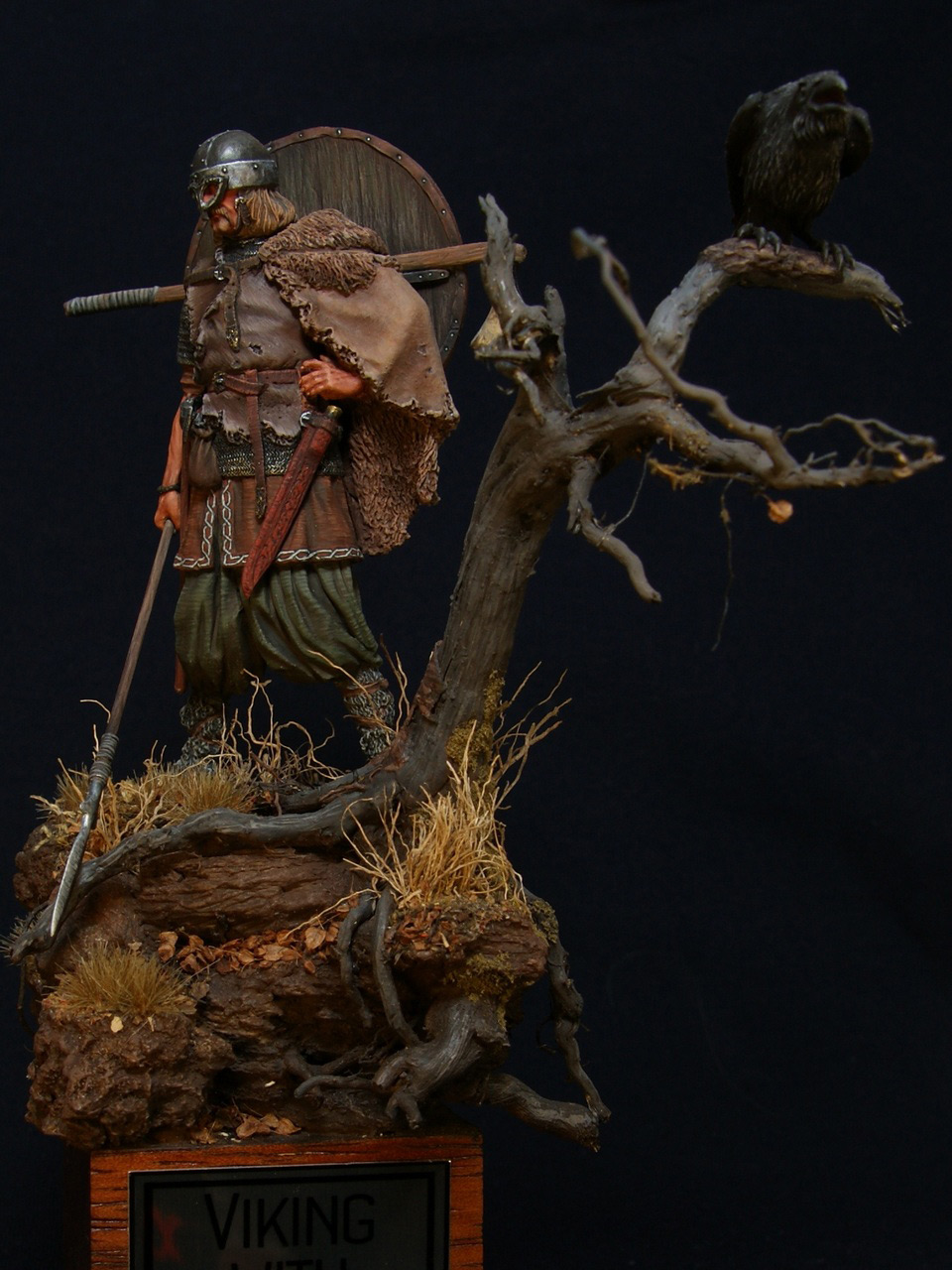 Figures: Viking with raven, photo #3